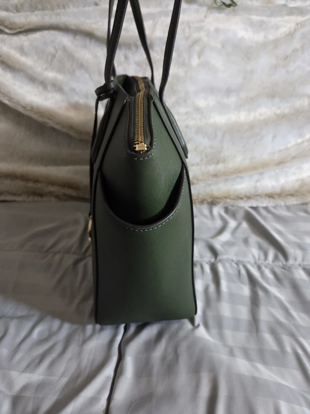 NWT - Michael Kors Marilyn Medium Saffiano Leather Tote with Gold Charm - Picture 4 of 16
